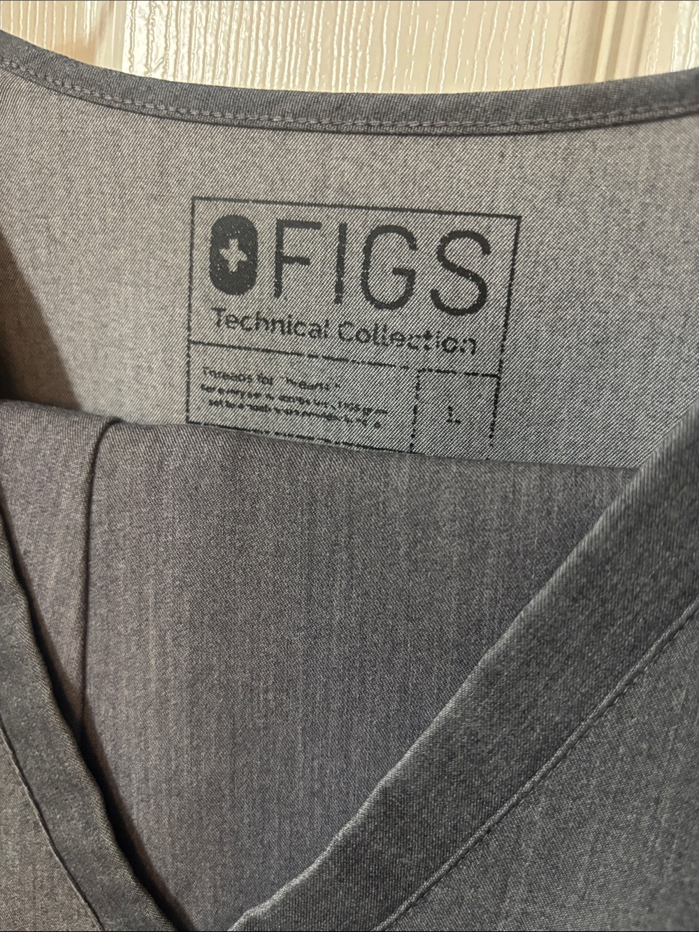 FIGS-Women’s Scrub Set In - Picture 2 of 10